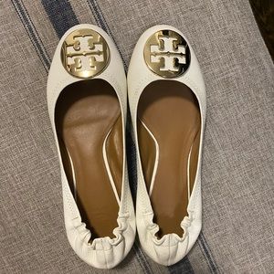 TORY BURCH ballet flats, gold buckle, white leather, size 10